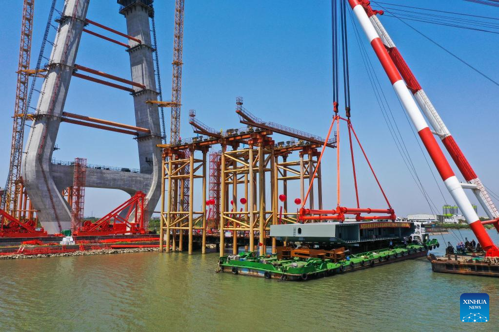 Hongqimen bridge under construction in Guangdong