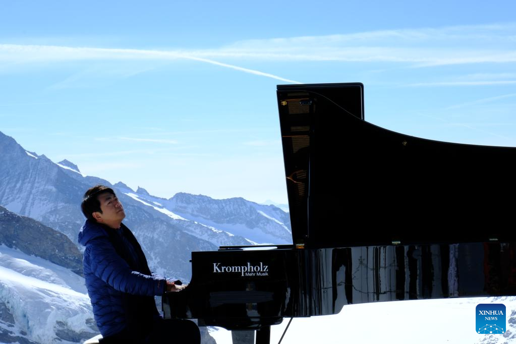 Der chinesische Pianist Lang Lang tritt am höchsten Bahnhof Europas auf – Xinhua