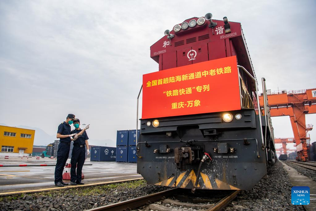 First ChinaLaos cargo train launched in Chongqing_Focus News
