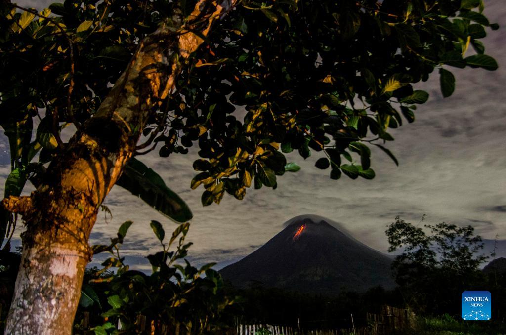 Mount Merapi Image Material Volcanic materials spew from Mount Merapi in Indonesia-Xinhua