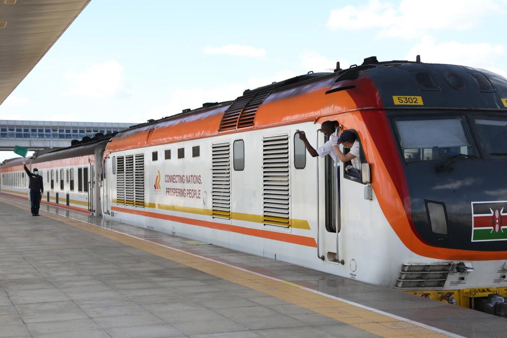 Chinese-built modern railway powering Kenya's growth, renewal as it marks five safe operation-Xinhua