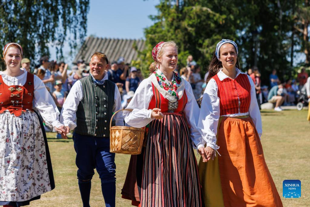 Midsummer Festival held in Stockholm-Xinhua