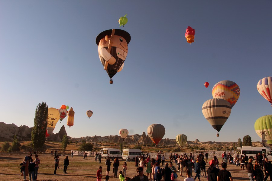 Mideast in Pictures: Special-shaped hot air balloons fill sky above  Türkiye's Cappadocia-Xinhua