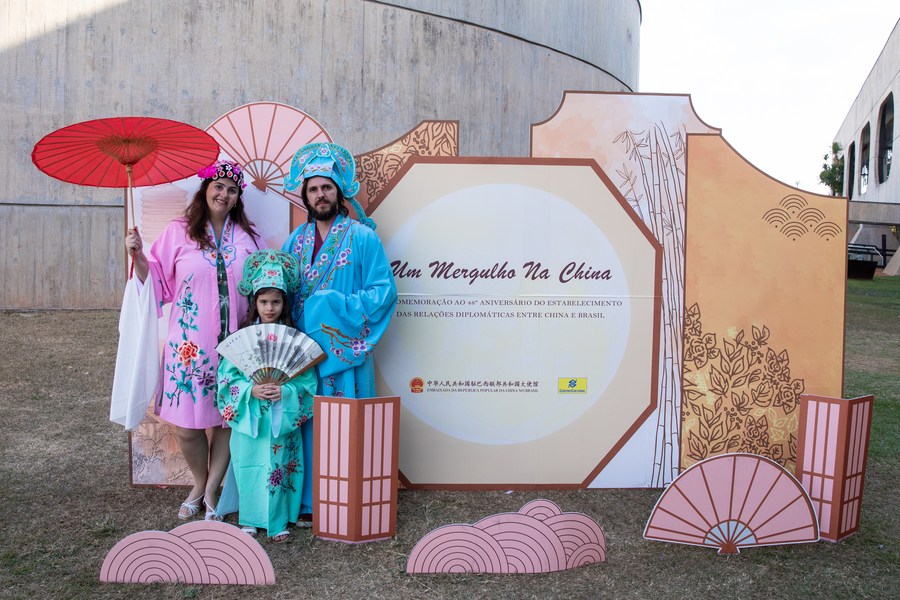 Chinese culture experience week held in Brazil