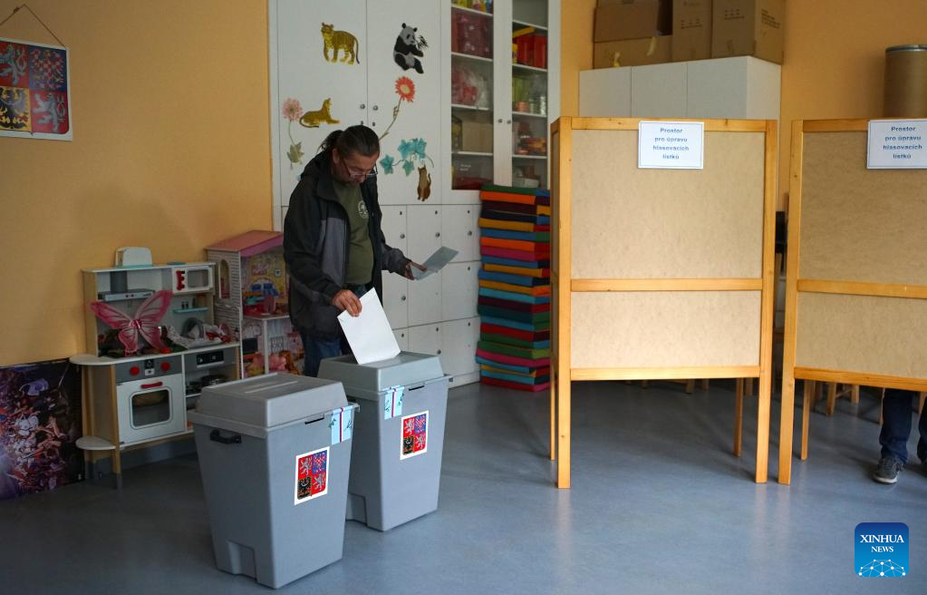 Volební místnosti se otevírají pro české místní, senátní volby – Xinhua