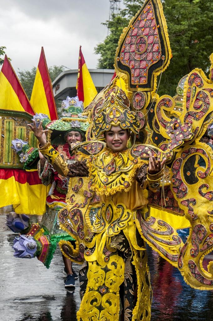 Tradisi berpadu dengan modernitas — momen yang tidak boleh dilewatkan di Indonesian Fashion Carnival-Xinhua