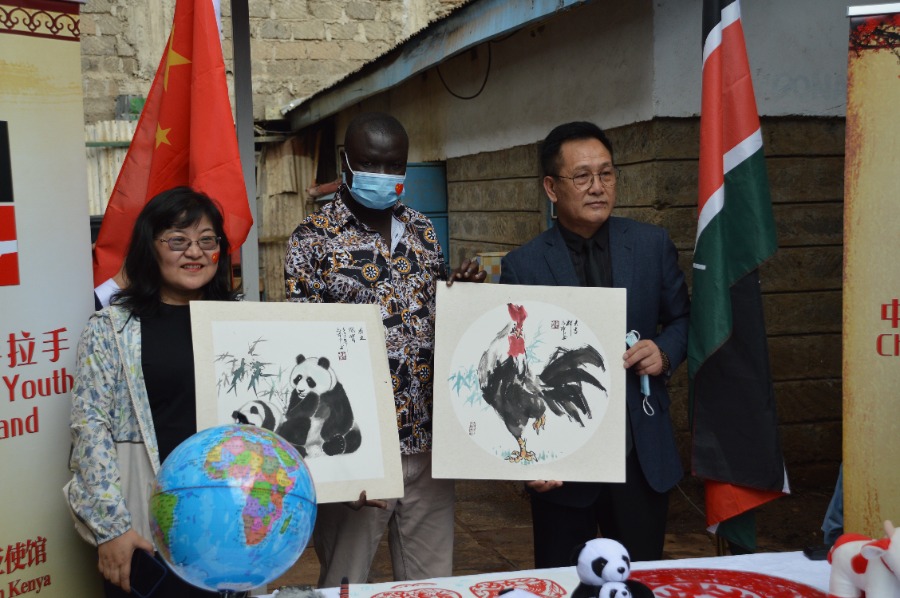 Chinese Embassy Hosts Cultural Exhibition In Kenya s Slum School Xinhua