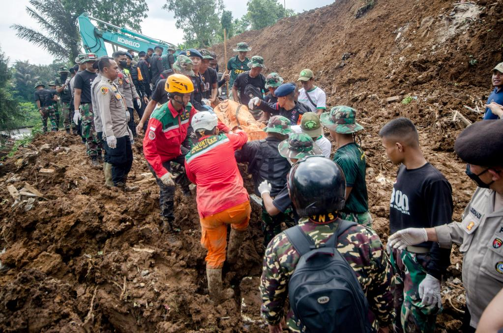 Death Toll Of Indonesias Quake Rises To 268 151 Still Missing Xinhua