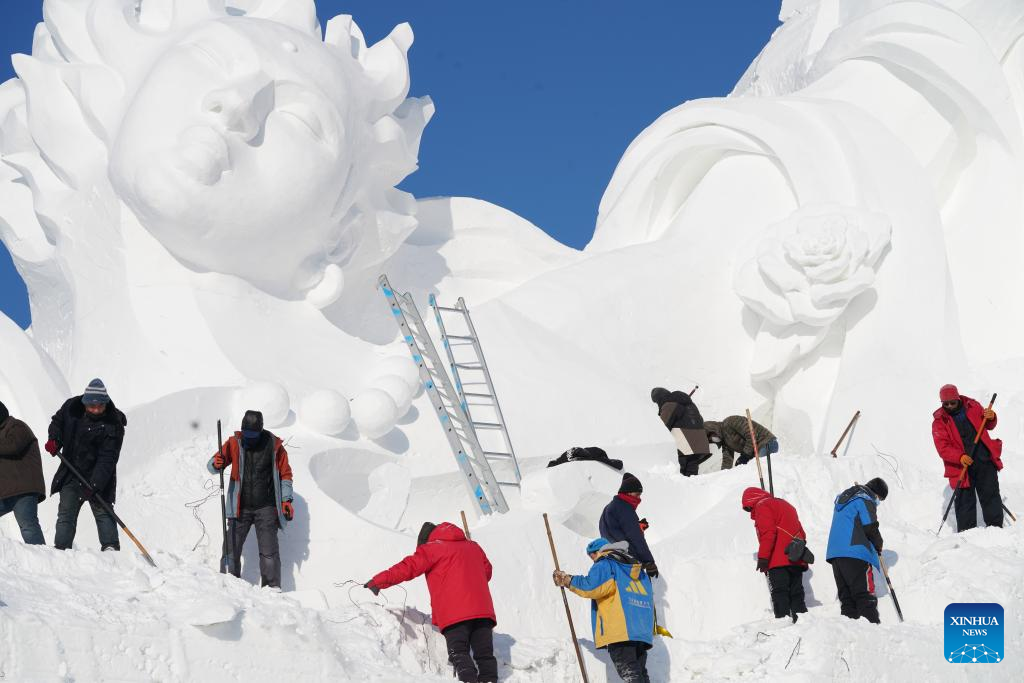 Workers use a snow gun to make artificial snow for the coming ice and snow  sculpture competition in Heihe City, northeast China's Heilongjiang  Province, 24 December, 2022. (Photo by ChinaImages/Sipa USA Stock