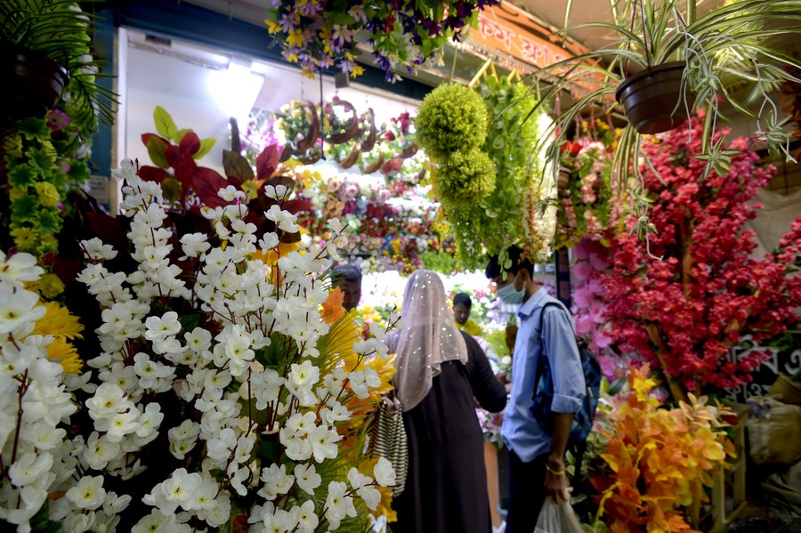 Chinese artificial flowers boom in Bangladesh-Xinhua