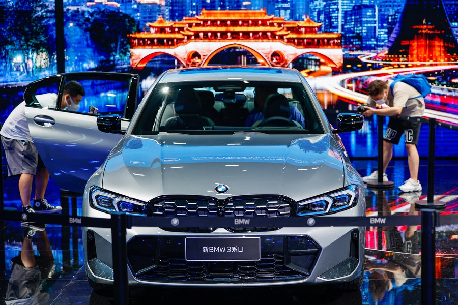  BMW duplica ventas de autos totalmente eléctricos en Xinhua