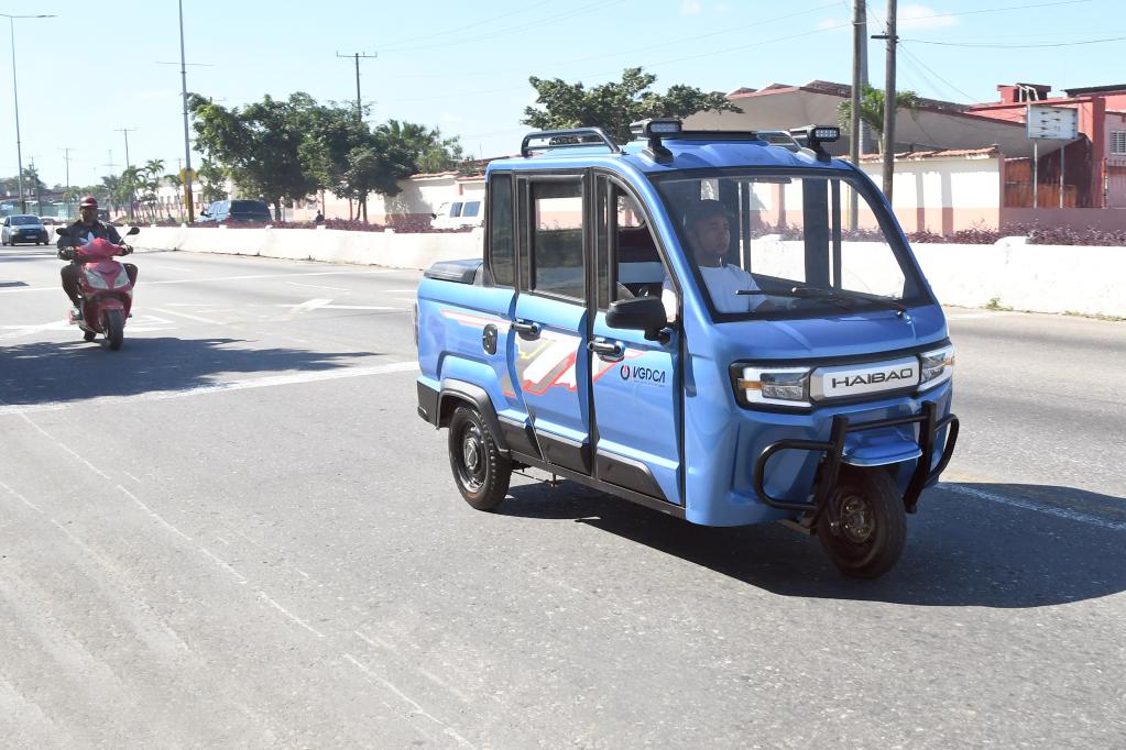 Feature Chinese electric cars, scooters gain ground on Cuban streets