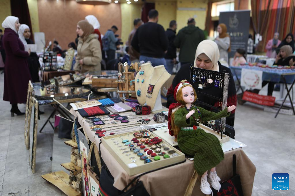 Bazaar held to support small business owners in Hebron-Xinhua