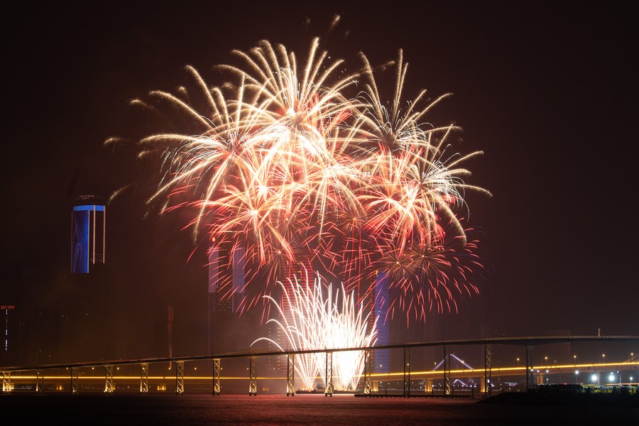 Asia Album: Chinese Lunar New Year celebrated with firecrackers, colorful  lighting show in Malaysia-Xinhua