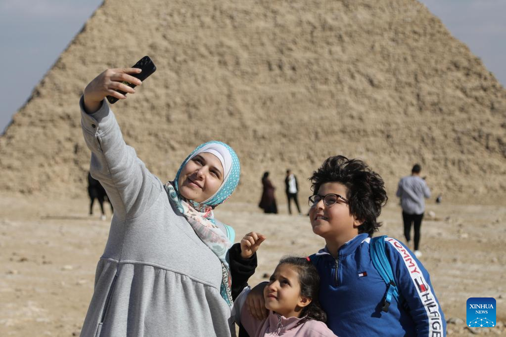 Egypt's tourism revenues hit record high in Q1 of FY 2022/23Xinhua
