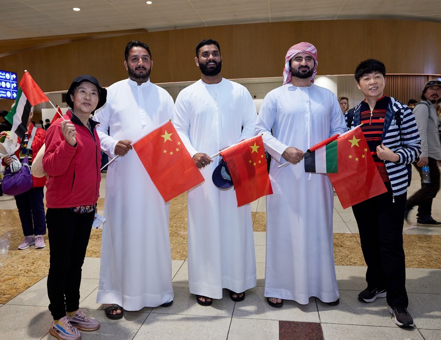 1st Chinese tour group receives red carpet welcome in UAE-Xinhua
