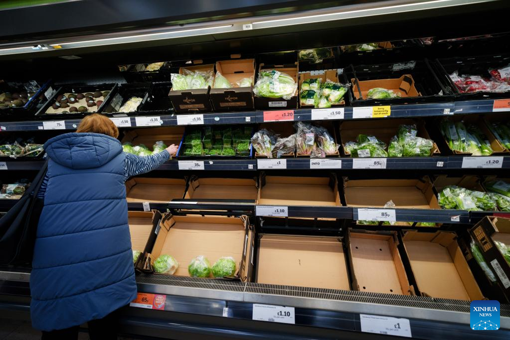 Some supermarkets limit fruit and vegetables sales in UKXinhua