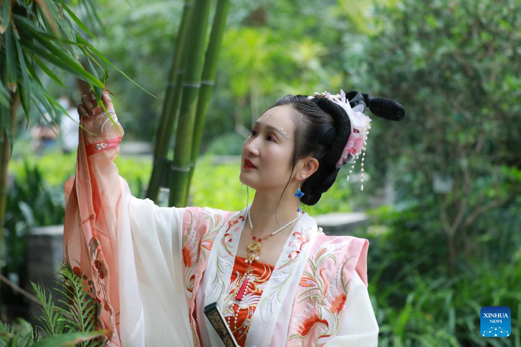 China-chic Peragakan Pakaian Hanfu-Image-2