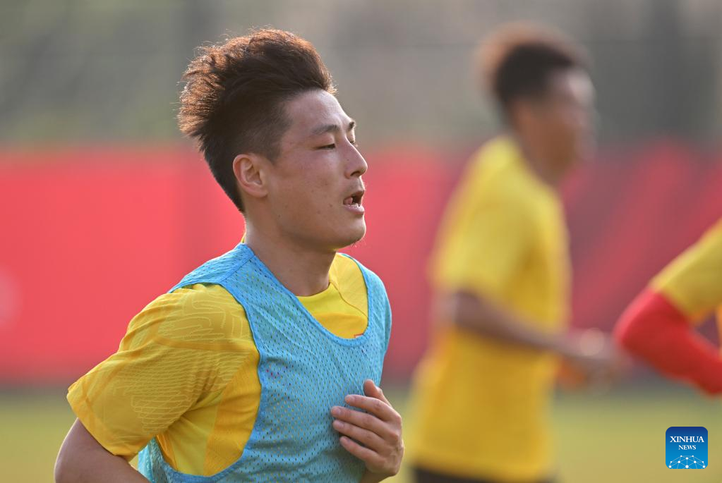 Chinese men's national football team attends training session in Haikou ...