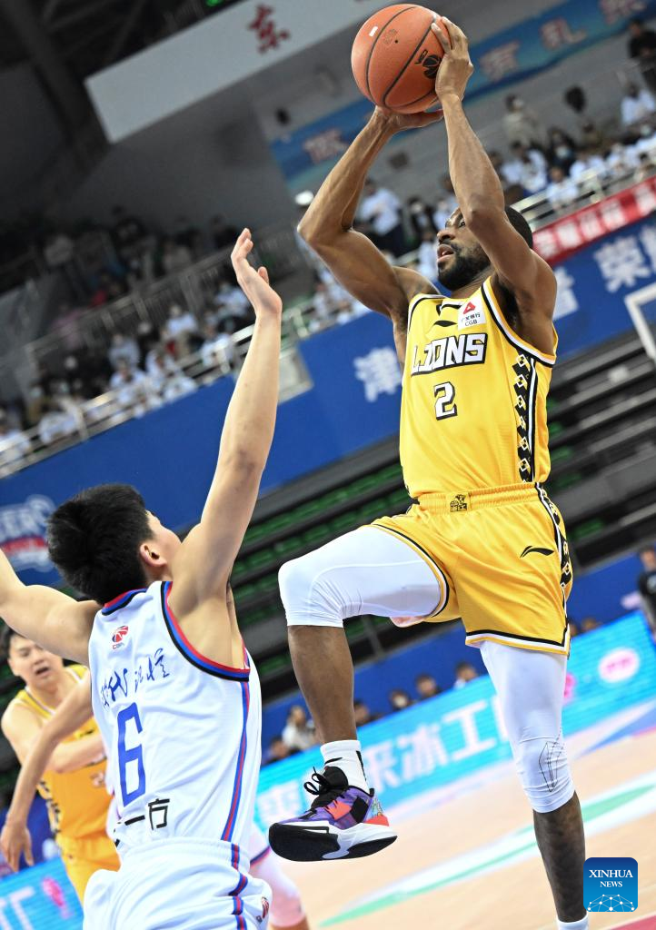 Qingdao Eagles outscore Tianjing Pioneers for 1st win in CBA second phase -  Xinhua