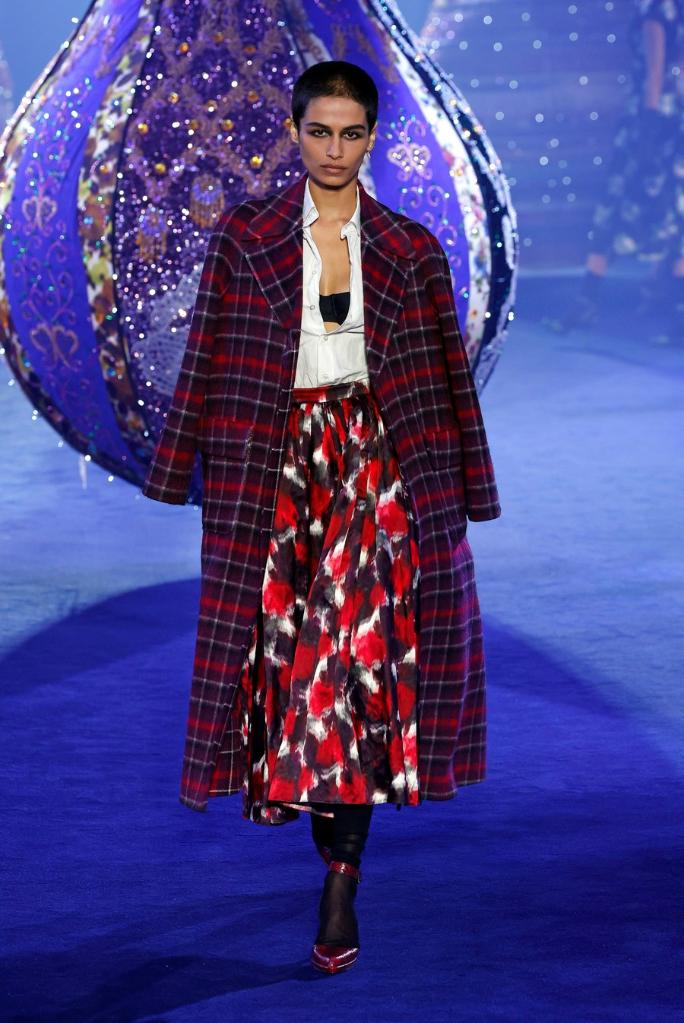 Fall/Winter 2023-2024 women's collections at Paris Fashion Week-Xinhua