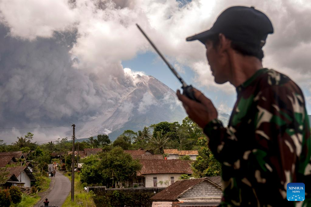 Gunung Merapi Indonesia Meletus Menyemburkan Abu Panas – Xinhua
