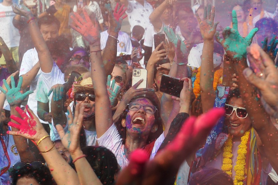 Holi festival of colours celebrated across India-Xinhua