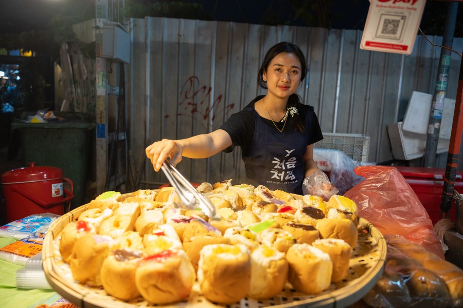 lao food vendor