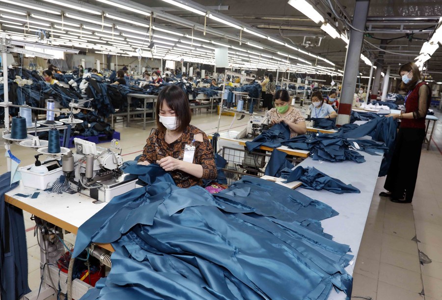 Vietnam's garment industry suffers in Q1 as retailers cut orders