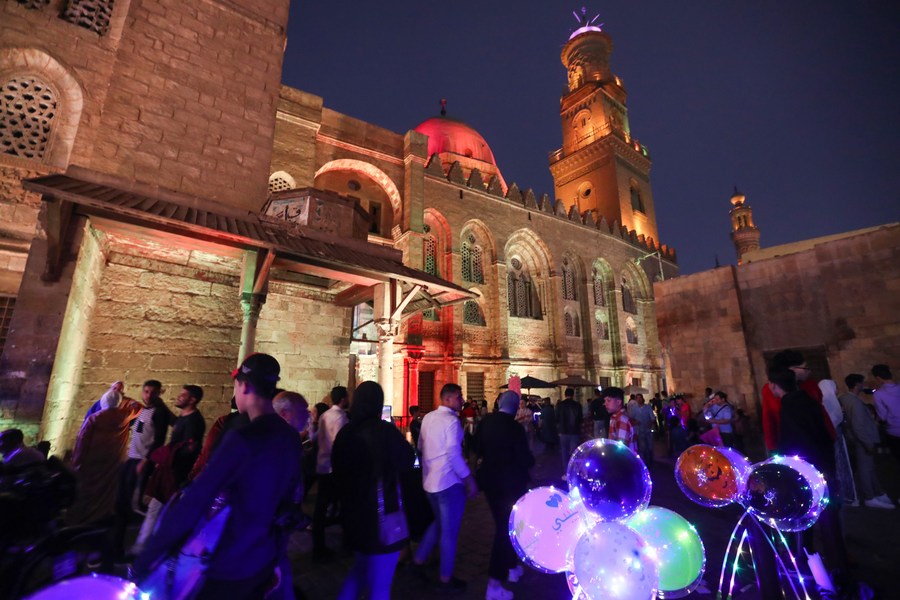 Mideast In Pictures Ramadan Night Turns Old Cairo Into Fascinating Dreamland Xinhua