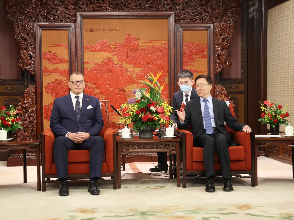 Čínsky viceprezident sa stretol s predsedom slovenského parlamentu Xinhua