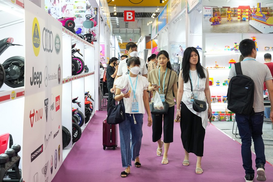 Pelanggan Indonesia senang membeli produk bayi China di Canton Fair-Xinhua