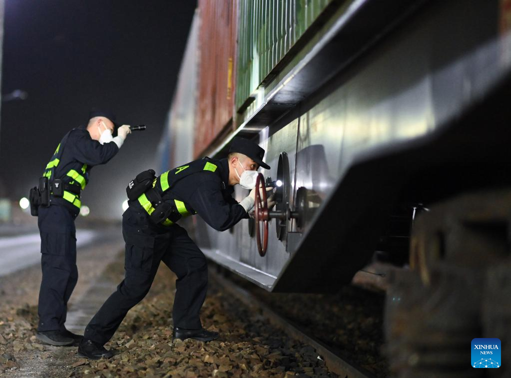 In pics: border inspection officials at Alataw Pass in Xinjiang-Xinhua