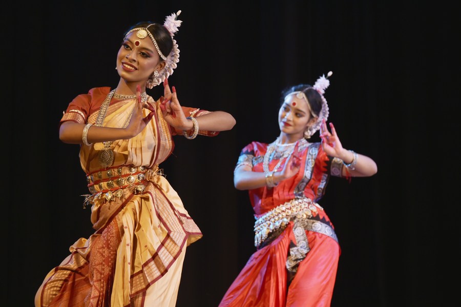 Asia Album: Bangladesh dance troupes, artists celebrate Int'l Dance Day ...