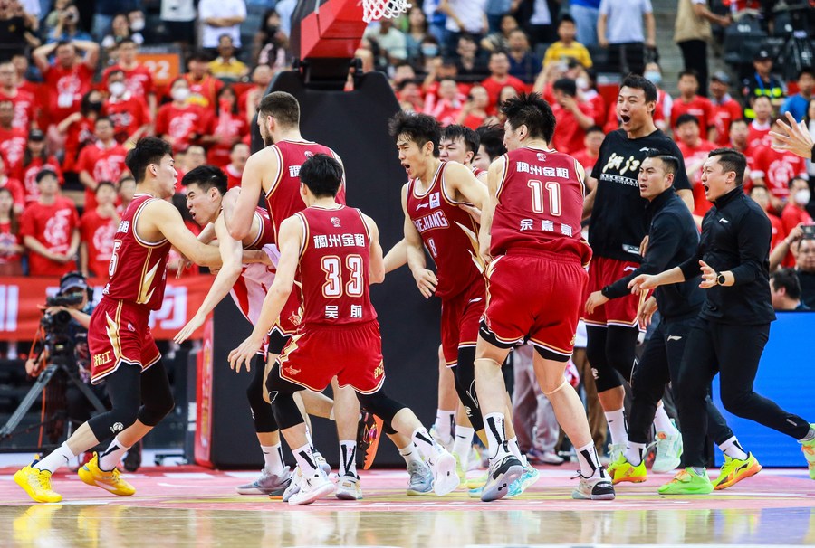 Cheng's buzzer beater leads Zhejiang past Shenzhen in CBA semis-Xinhua