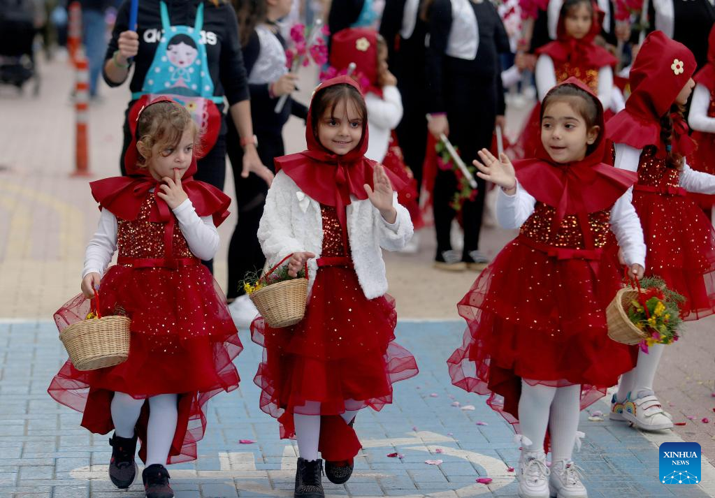 Flower festival parade held in Larnaca, CyprusXinhua
