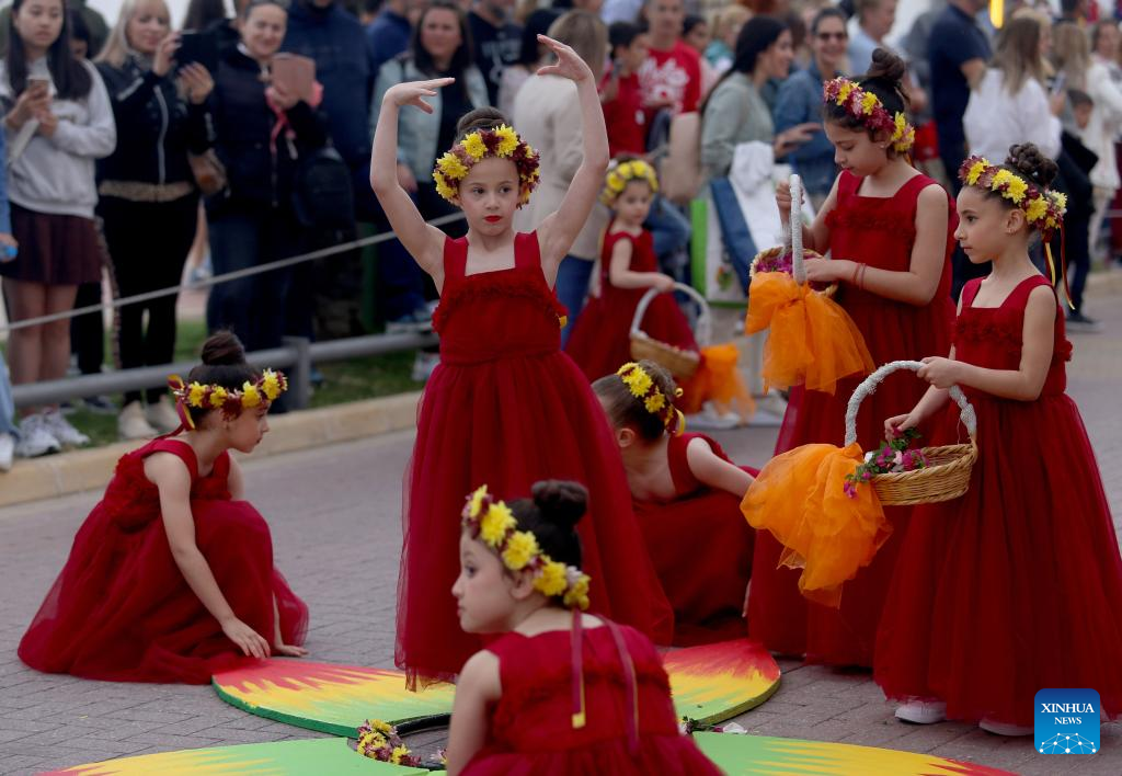 Flower festival parade held in Larnaca, CyprusXinhua