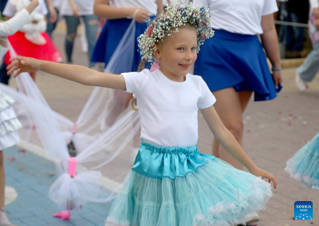 Flower festival parade held in Larnaca, CyprusXinhua