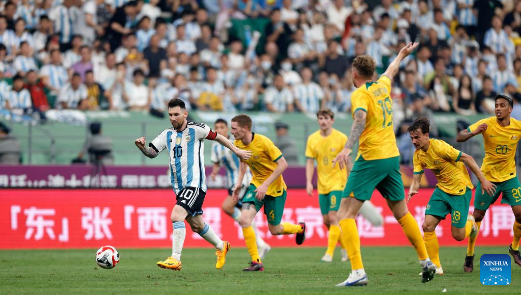 Messi anota en la victoria de Argentina sobre Australia en el Estadio de los Trabajadores de Beijing Spanish.xinhuanet.com