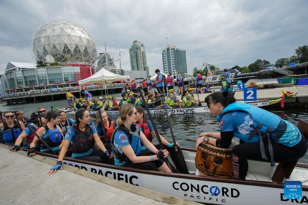 Dragon boat race held in VancouverXinhua