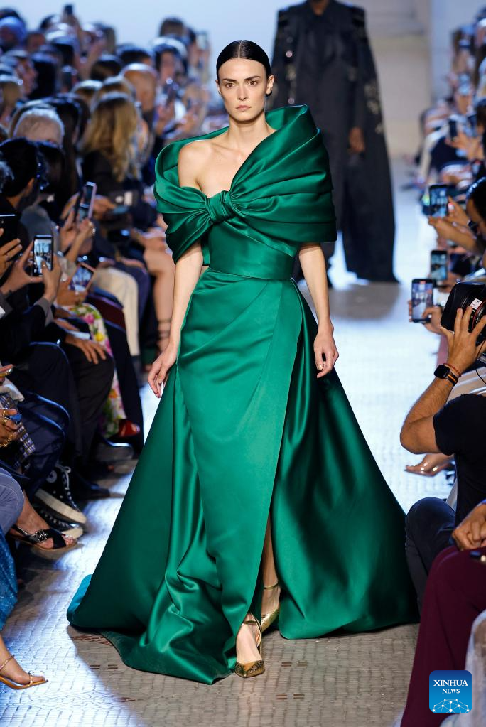 In pics: Elie Saab's Autumn/Winter 2023/2024 collections-Xinhua