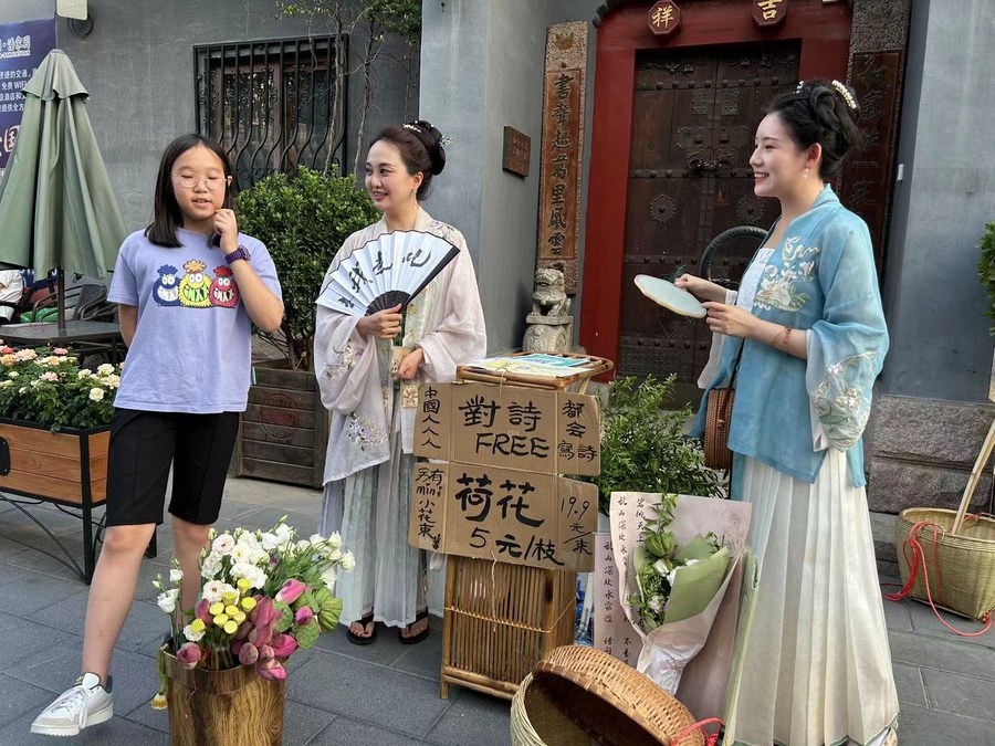 Hanfu featuring Mid-Autumn elements star in festival as Gen Z embraces  traditional culture, unleashes market potential - Global Times