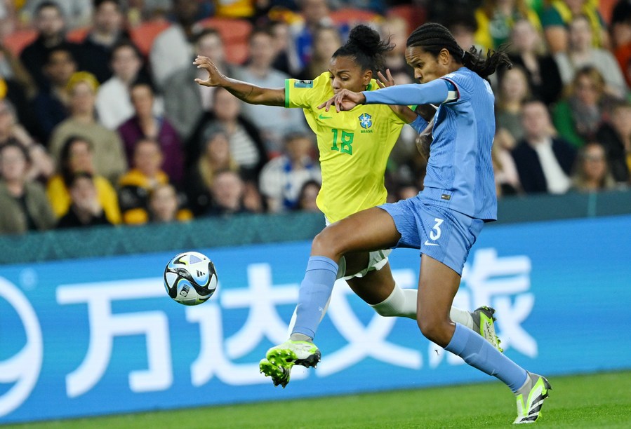 Wendie Renard leads France to victory over Brazil at Women's World Cup