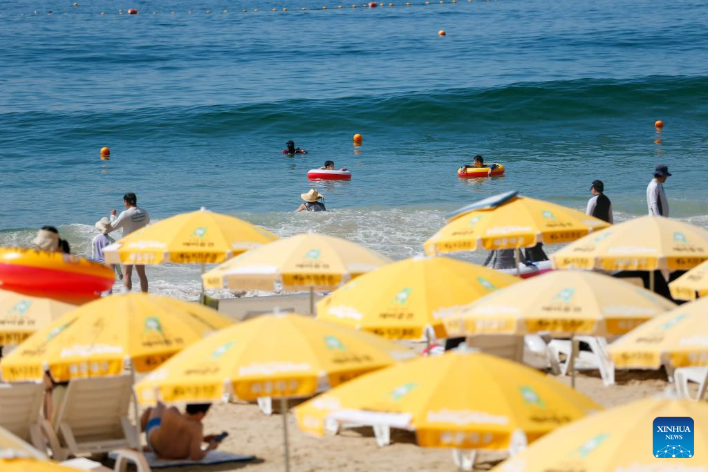 Parasols jump in popularity amid S. Korean heatwave