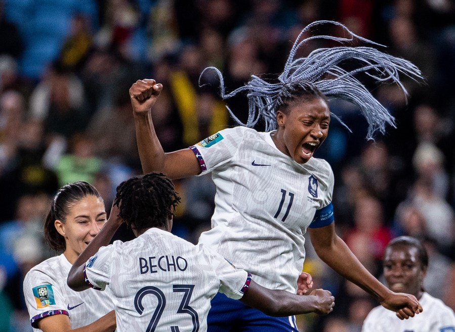 France stuns Brazil with late winner; Sweden qualifies for Women's