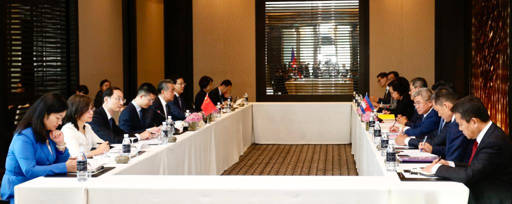 China, Cambodia pledge to boost bilateral ties-Xinhua