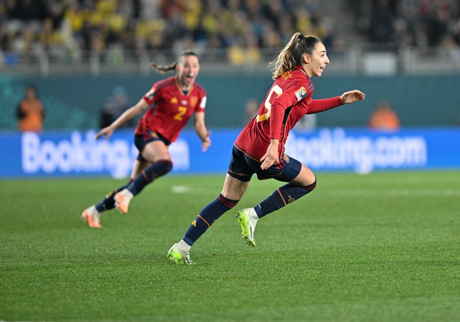 Olga Carmona's GAME-WINNING goal vs. Sweden sends Spain to the World Cup  Final