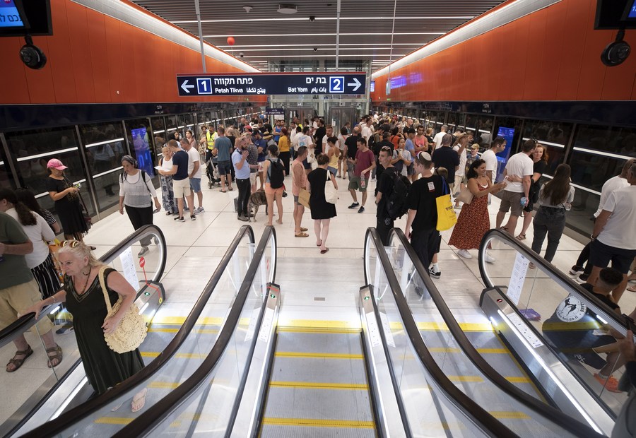 Israelis celebrate opening day of Tel Aviv's 1st light rail lineXinhua