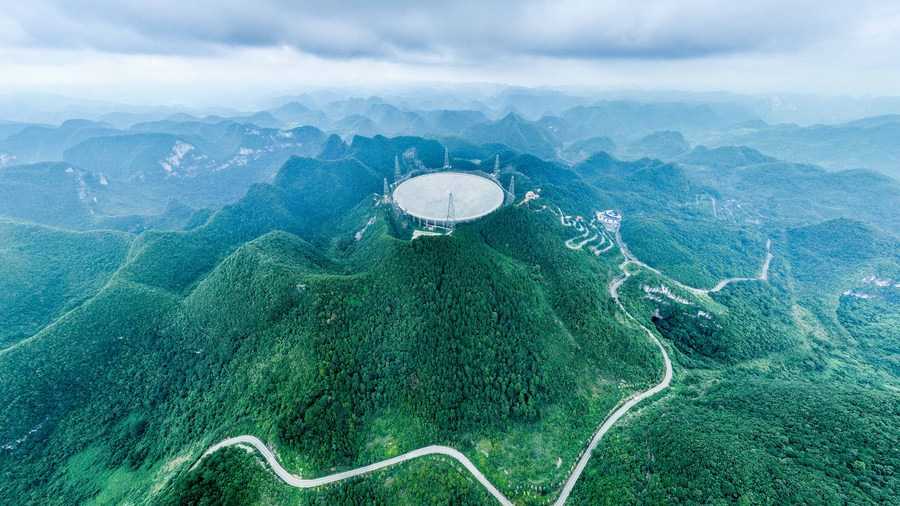 Scienziati cinesi rivelano una nuova forma di impulso utilizzando il telescopio FAST-Xinhua