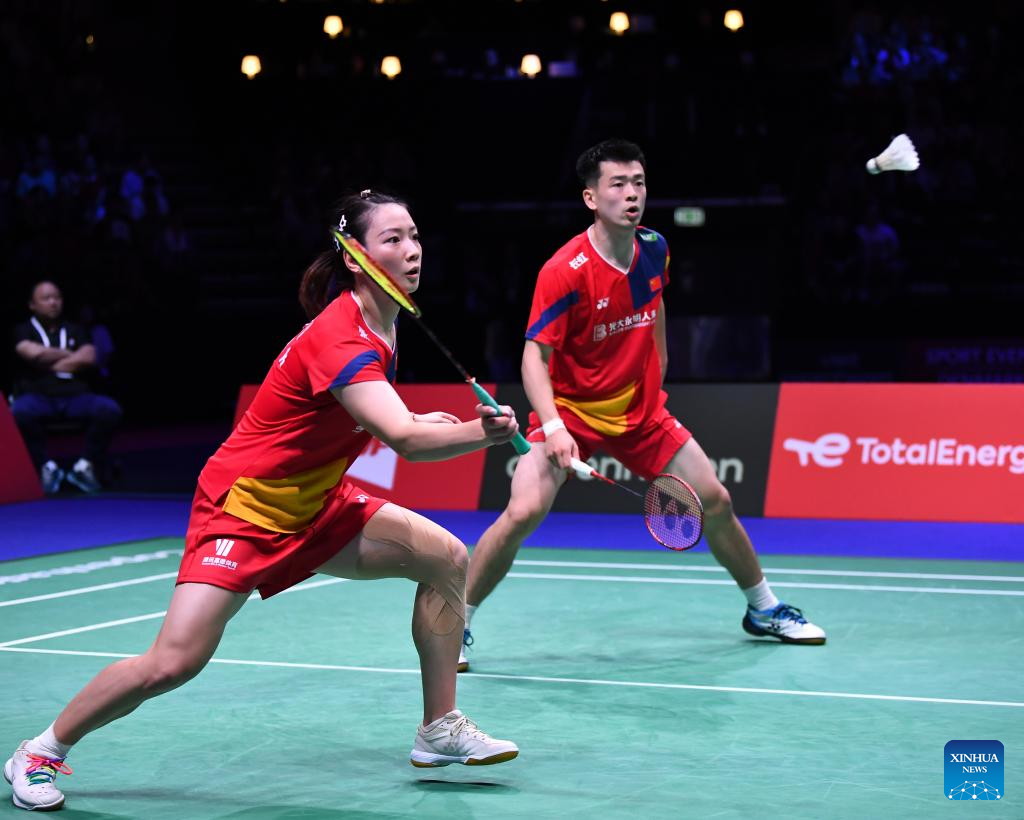 Chinas Zheng/Huang defeated in badminton worlds mixed doubles final-Xinhua